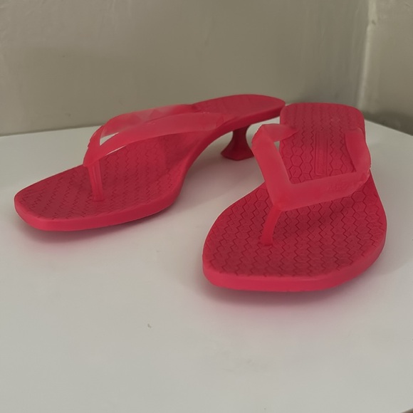 NWOT Sigerson Morrison Jewel Heel Thong Sandal - Picture 1 of 10